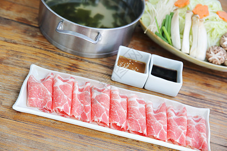 牛肉shabu shabu牛肉餐厅白色猪肉红色用餐蔬菜烹饪美食食物图片