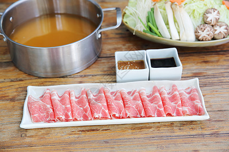 牛肉shabu shabu红色用餐餐厅美食食物盘子烹饪蔬菜猪肉牛肉图片