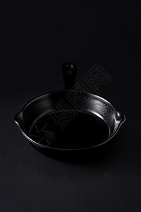 空黑色煎锅厨房平底锅陶器石板食物小样白色背景图片