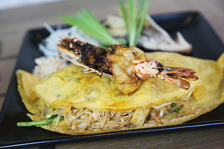泰国食用泥薯炸面条和虾软垫柠檬烹饪蔬菜市场午餐食物美食国王花生图片