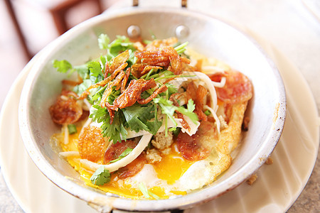 越南煎蛋食物蔬菜香菜火腿美食午餐蛋黄桌子油炸早餐图片