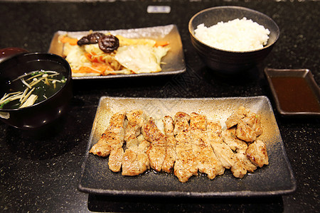 牛肉和蔬菜 日本日式烹饪厨师火焰牛扒炙烤水平烧烤食物餐厅炒饭美食图片