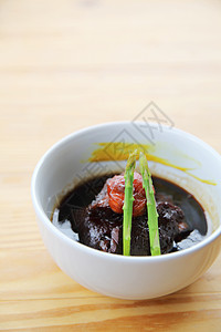 日式日本口型的牛胸猪肚食物生活餐厅烹饪盘子油炸美味胡椒烧烤午餐图片