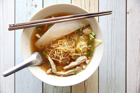 泰式泰国食用汤面面条营养筷子烹饪课程早餐食物午餐美食胡椒传统图片