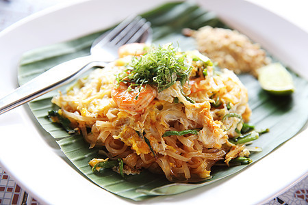 泰国食用泥薯炸面条和虾软垫服务柠檬烹饪市场豆芽街道花生盘子美食图片