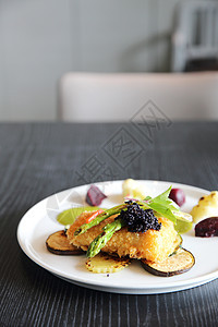 炸鱼片柠檬鳕鱼蔬菜海鲜用餐养分鱼片营养炙烤盘子图片