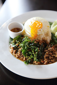 大米炒猪肉和烤肉美食蔬菜盘子午餐烹饪胡椒味道食物香料餐厅图片