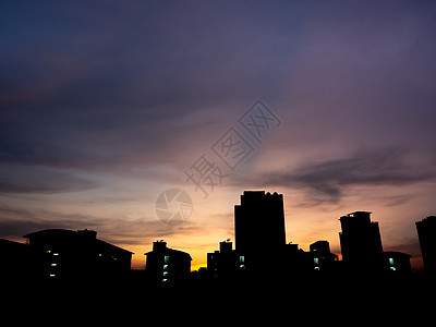 城市景色 夜视日落天空上的环影建筑图片