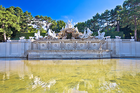 圣布伦宫花园和海王星喷泉风景图片