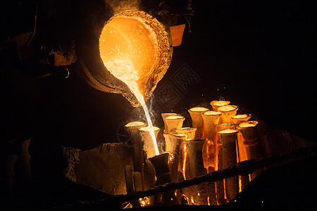 工业废蜡铸造 用熔炼钢填充陶瓷壳的灌注过程铸造冶金橙子冶炼金属流动生产制品生活模具图片