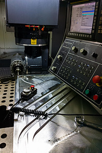 用红宝石触摸探针测量慢跑模式的大型CNC碾磨机机器人铣削控制器钻头工装按钮加工机械金工电脑图片