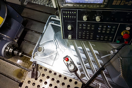用红宝石触摸探针测量慢跑模式的大型CNC碾磨机加工铣削工具机器人生产金属机械工装按钮金工图片