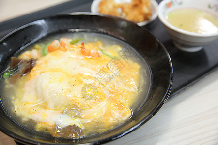 炒饭 日本炒饭 鸡蛋和海鲜汤搅拌蔬菜盘子美食海鲜食物午餐餐厅玉米洋葱图片
