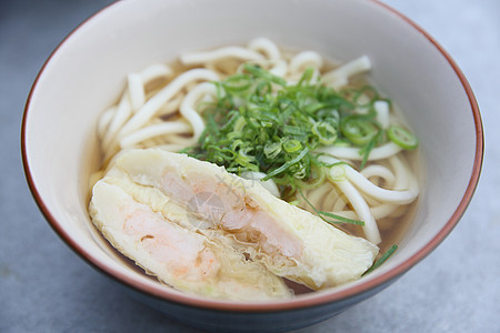 乌东面和虾午餐小麦美食蔬菜食物海苔太子木头面条烹饪图片