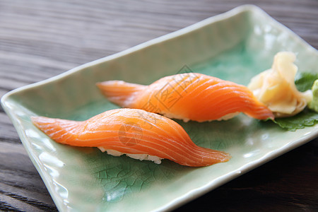 沙门寿司日本菜白色盘子海鲜红色文化寿司鱼片食物美食小吃图片
