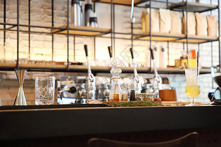 咖啡店俱乐部酒吧液体棕色桌子玻璃食物餐厅咖啡夜生活啤酒瓶子图片
