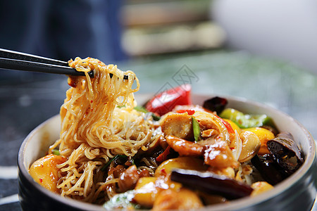 中国面条 炸鸡花生白色食物美食盘子肉汤花生牛肉午餐蔬菜拉面图片