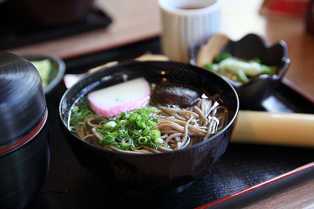 日式意大利食品面条餐厅棕色绿色午餐蔬菜食物洋葱筷子烹饪图片