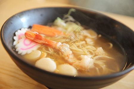 拉面海鲜 日食盘子红色面条绿色蔬菜白色午餐辣椒餐厅食物图片