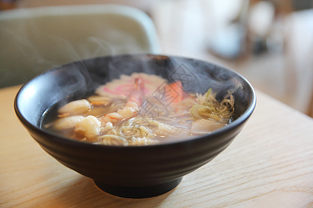 拉面海鲜 日食绿色午餐食物蔬菜餐厅盘子美食面条白色红色图片