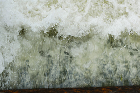 强大的水波与白色泡沫上升你踪迹航行速度巡航发动机水路风暴旅行海浪液体图片