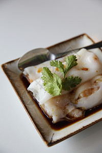 中国虾春卷 白底孤立的中国虾蔬菜沙拉白色营养面条烹饪海鲜食物美食小吃图片