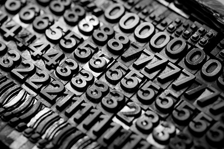 字体排版古老的文字印刷字母和数字背景打印机凸版金属灰色打印单字刻字活动标点字体背景