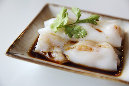 中国虾春卷 白底孤立的中国虾小吃蔬菜烹饪海鲜美食白色营养沙拉盘子食物图片