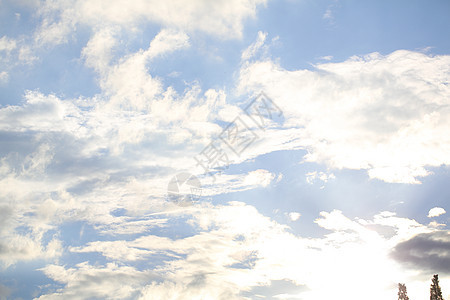 一天有云的天空背景季节晴天太阳气氛蓝色水分照片环境天气空气图片