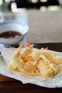 木本底的虾小吃美食金子黄色盘子面包屑海鲜午餐食物对虾图片