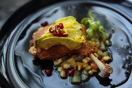 鸭子在黑音食物中搭配食谱猪肉草本植物小酒馆洋葱餐厅橙子美食鸭翼盘子图片