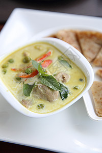 泰国菜 绿色咖喱汤和罗西烹饪食物椰子辣椒午餐蔬菜餐厅美食草本植物盘子图片
