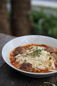 木本底的番茄酱面食肉丸营养美食盘子草本植物食物蔬菜烹饪猪肉牛肉饮食图片