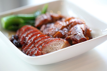 BBQ 鸭和猪肉美食烧烤盘子餐厅蔬菜食物白色午餐文化菜单图片