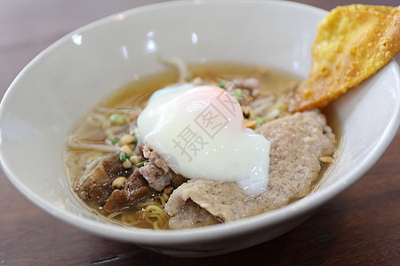 泰式泰国食用汤面面条胡椒筷子饮食烹饪美食蔬菜餐厅营养午餐传统图片