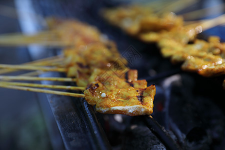 烧煤炉 亚洲食物猪肉牛肉烹饪午餐盘子街道美食市场马来语花生图片