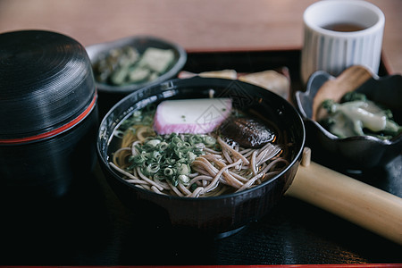 面条和木本的汤文化筷子食物盘子蔬菜午餐狸猫餐厅美食油炸图片