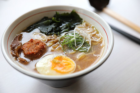 拉门日本面条汤 加炒猪蛋海草美食蔬菜猪肉食物烹饪盘子午餐豆腐筷子肉汤图片