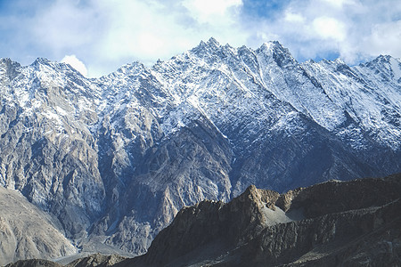 帕苏卡拉科拉姆山脉的雪盖图片