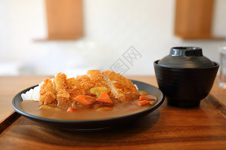 咖喱大米 鸡肉炒猪头松日食 木制面条午餐香料美味胡椒食物猪肉盘子美食油炸餐厅图片