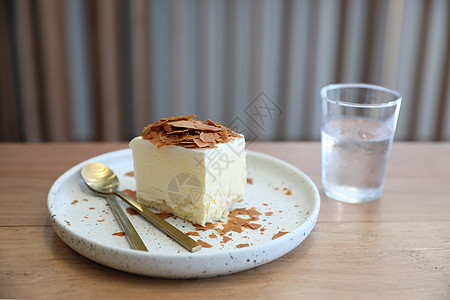 木制桌上的日日芝士蛋糕浆果盘子食物甜点奶油熟食宏观巧克力糕点美味图片