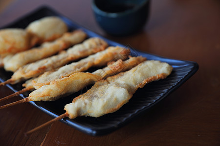 木桌炒日本人寿司派对柠檬食物生活猪肉烹饪盘子油炸烤串美食图片