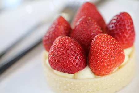 草莓干酪饼蛋糕甜甜甜甜食品叶子小吃甜点桌子糕点奶油馅饼水果咖啡店作品图片