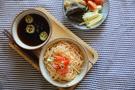 寒冷的面条日本食品风格午餐盘子大豆筷子冷藏白萝卜烹饪蔬菜别府竹子图片
