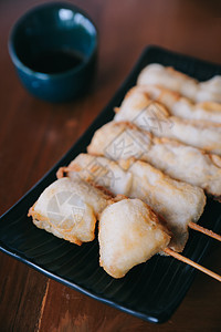 木桌炒日本人寿司炸串食物烤串生活派对柠檬猪肉烹饪油炸午餐图片