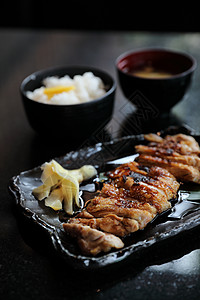日式意大利菜 鸡田鸡和大米炙烤教师食物烹饪油炸大学沙拉大豆美食木头图片