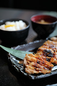 日式意大利菜 鸡田鸡和大米盘子木头午餐大学烹饪蔬菜沙拉炙烤小吃教师图片