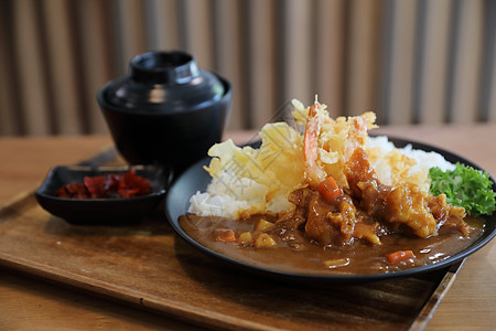 日本咖喱大米 日日食炒虾辣椒对虾草药食物餐厅青菜午餐洋葱美食油炸图片