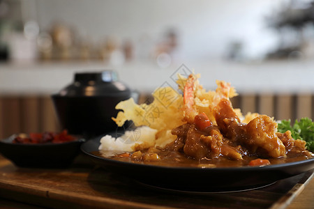 日本咖喱大米 日日食炒虾美食食物草药午餐猪肉青菜油炸洋葱对虾辣椒图片