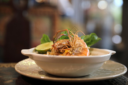 带虾的炒饭 传统泰国食品油炸蒸汽盘子早餐饮食纤维美食粮食烹饪胡椒图片